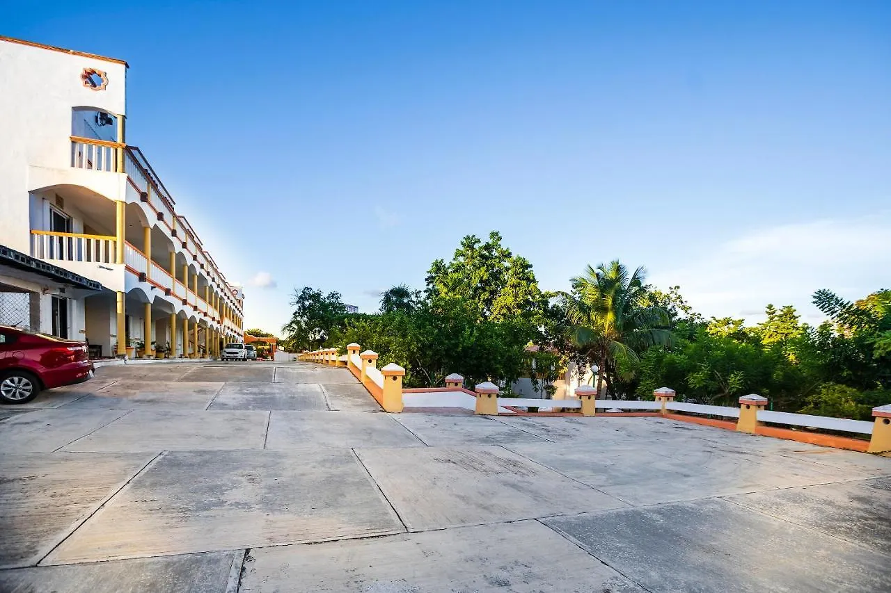 Capital O Oxtankah,Chetumal Bay Hotel Calderitas