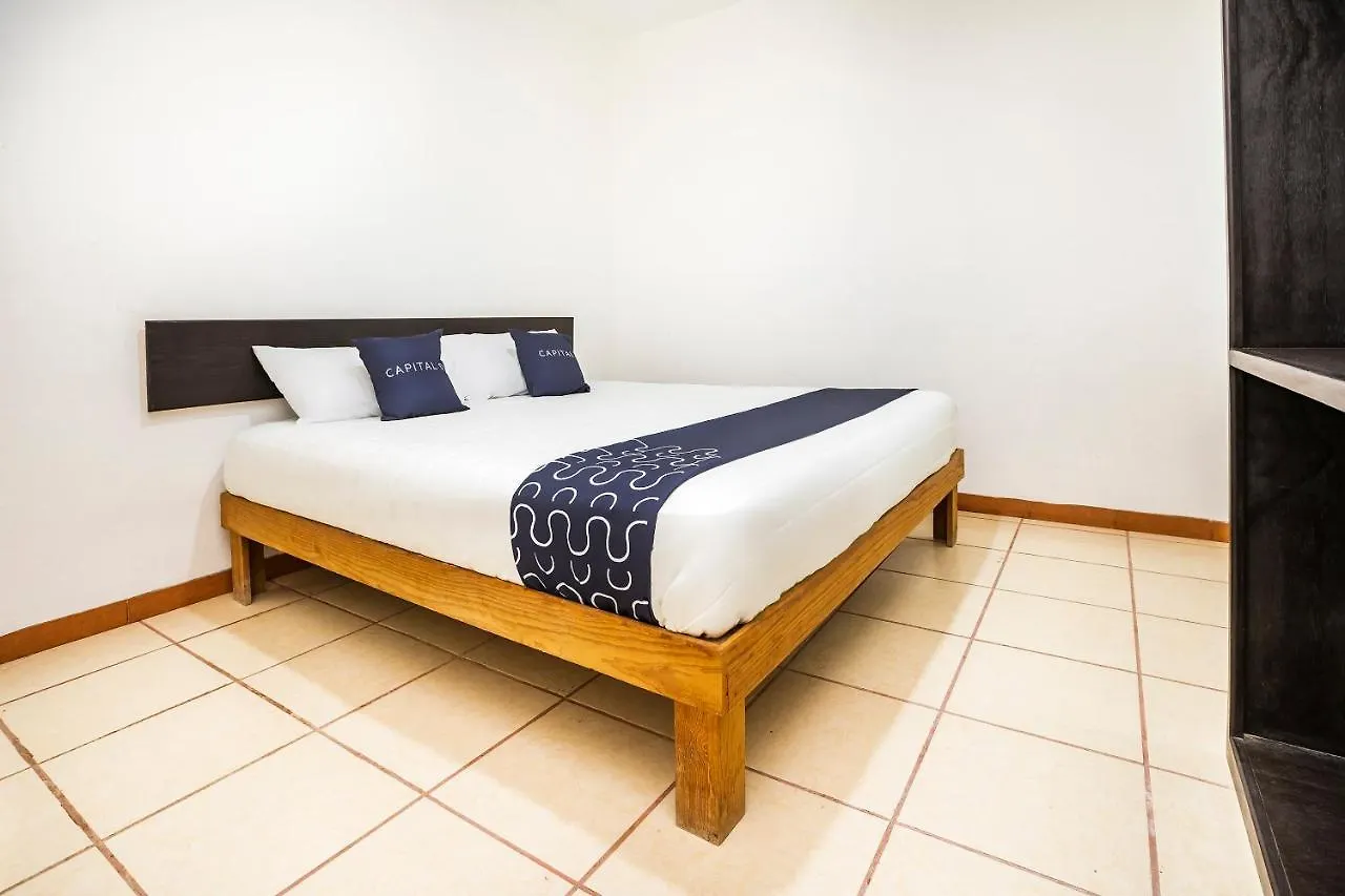 Capital O Oxtankah,Chetumal Bay Hotel Calderitas
